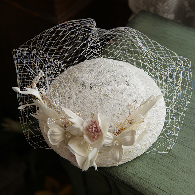 結婚式のための真珠の花で飾られた刺繍された帽子,短いベール, - String Of Pearls Plant のレビューと価格