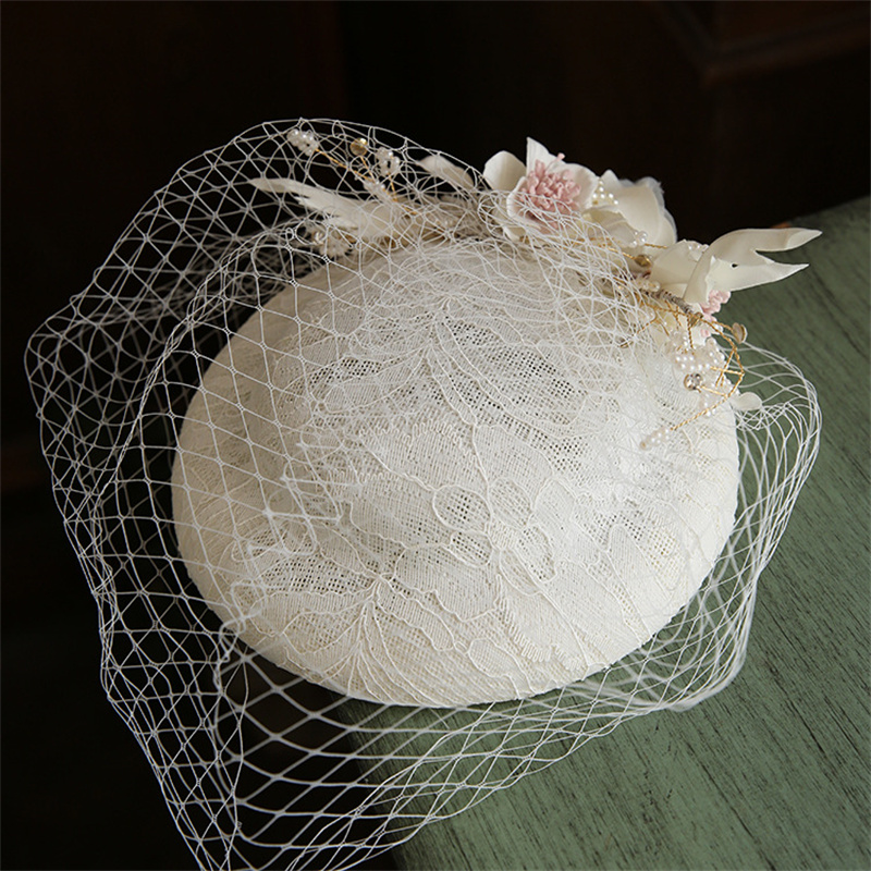 結婚式のための真珠の花で飾られた刺繍された帽子,短いベール, - String Of Pearls Plant のレビューと価格