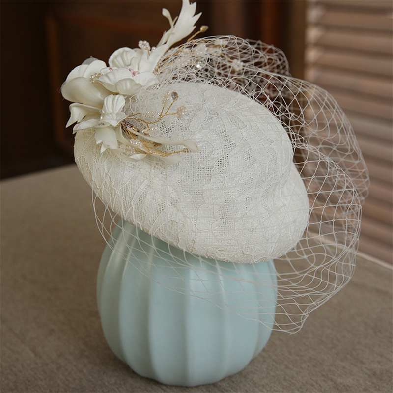 結婚式のための真珠の花で飾られた刺繍された帽子,短いベール, - String Of Pearls Plant のレビューと価格